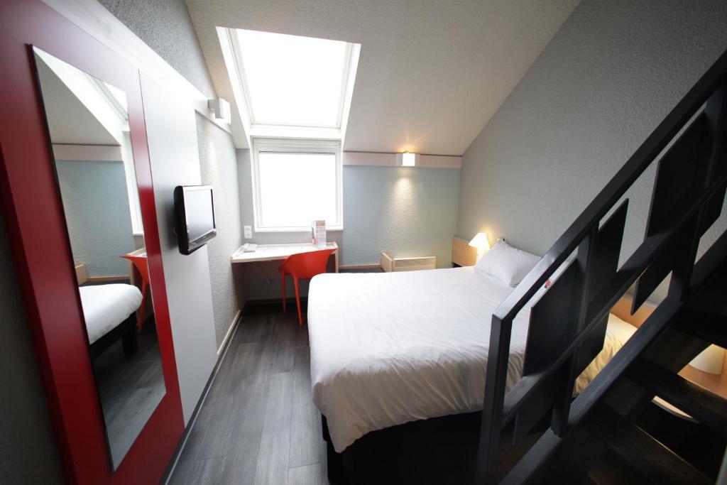 Ibis Port De Plaisance Hotel 3*